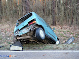 Poranny wypadek Cinquecento pod Jeziorkiem  (FOTO)