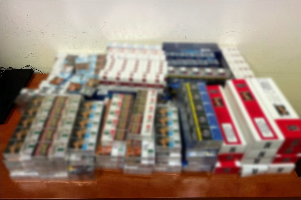 Nielegalne papierosy na bazarze w Nowogrodzie