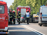 Wypadek za Konarzycami. Kobieta zakleszczona w pojeździe. 12 letnie dziecko w szpitalu  (FOTO)